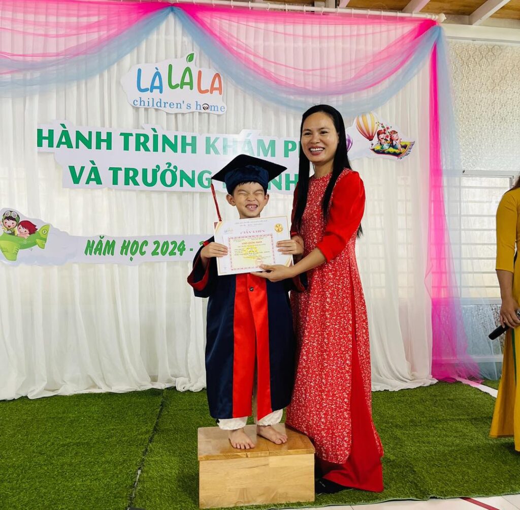 Là Lá La Montessori