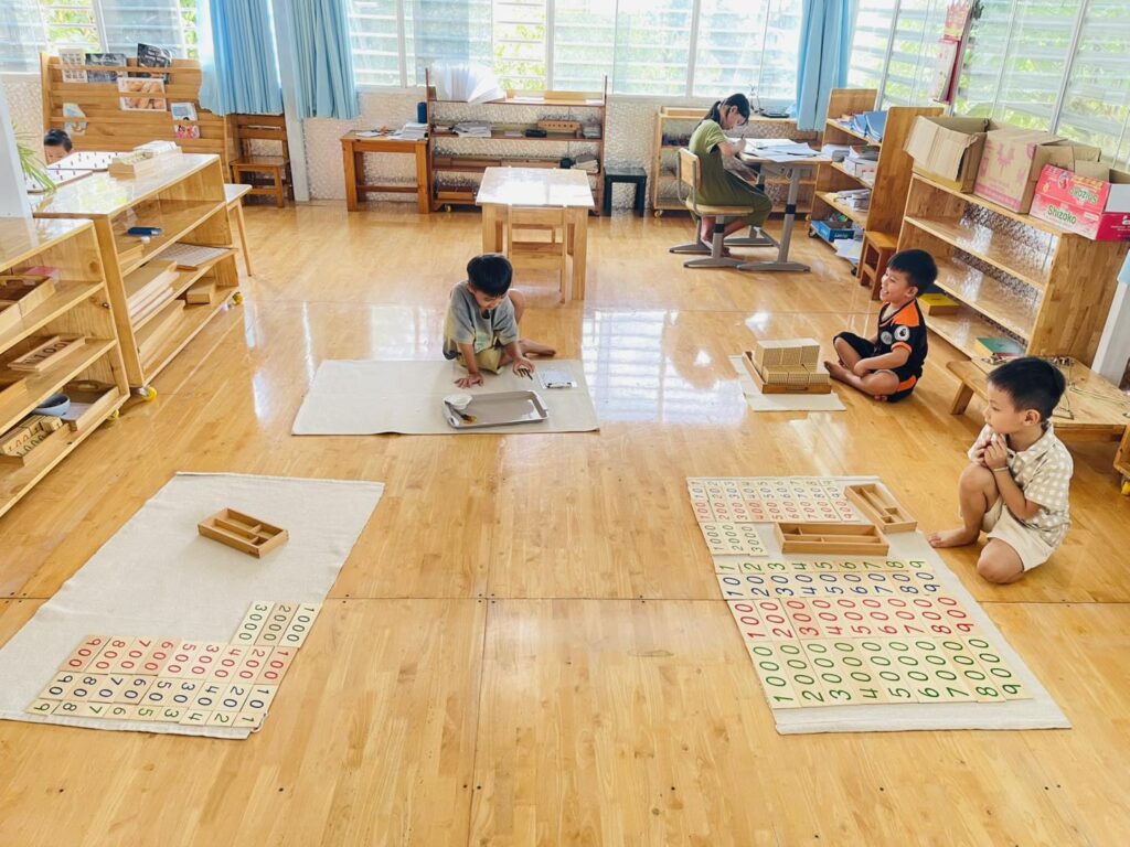 Là Lá La Montessori